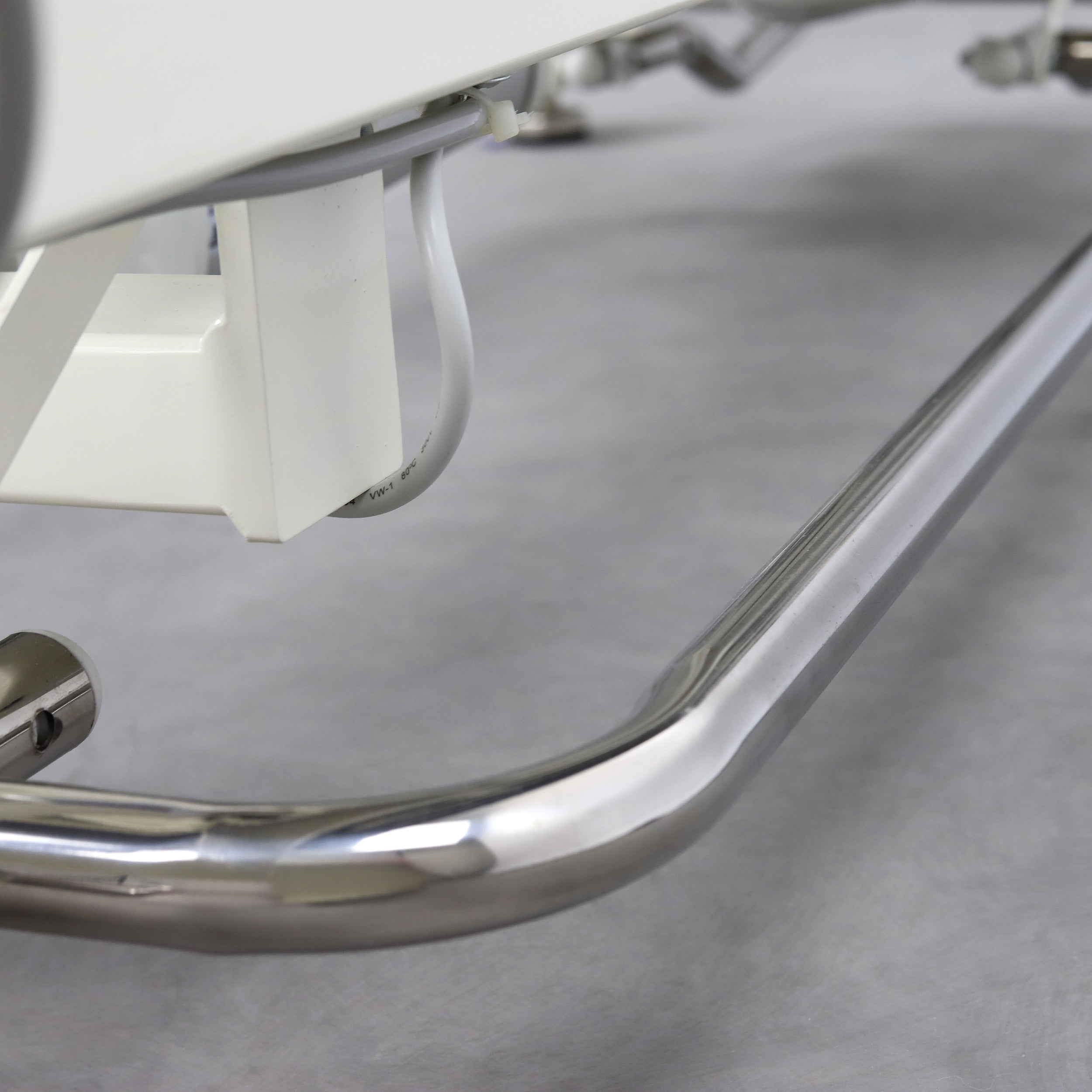 -8-Evero V4 ERGO therapy table, electric height adjustment with foot control bar, ERGO cushion, Touch Core k322 gray-8