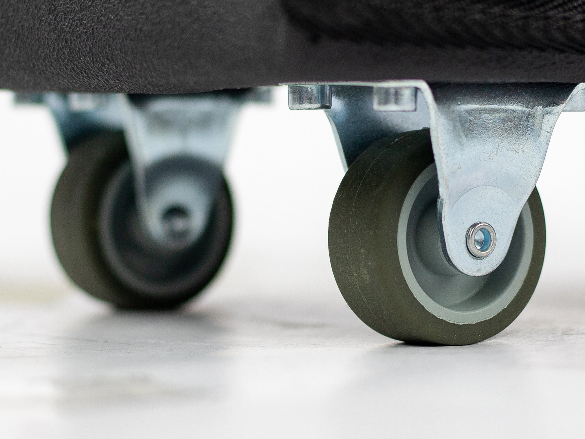 -1-Standard Carry Case 200/76 Wheels Option-1